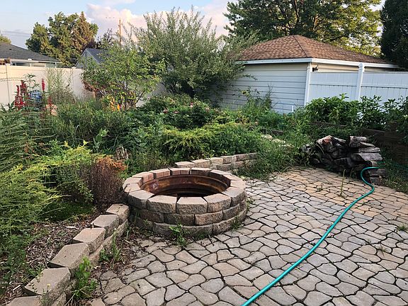 3rd image of 6034 Stark Dr
