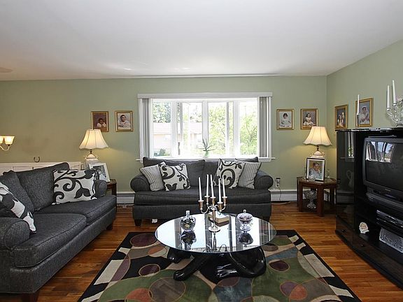 5th image of 79 Thorens Ave