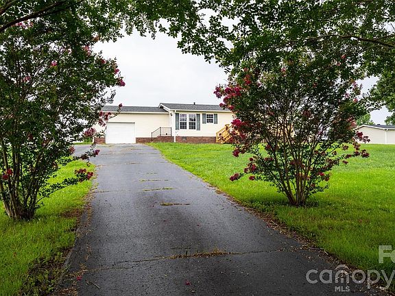 3rd image of 135 Howell Rd