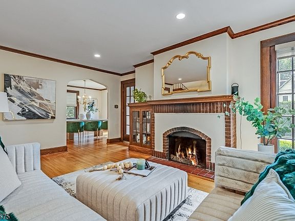 5th image of 35 Woodland Road