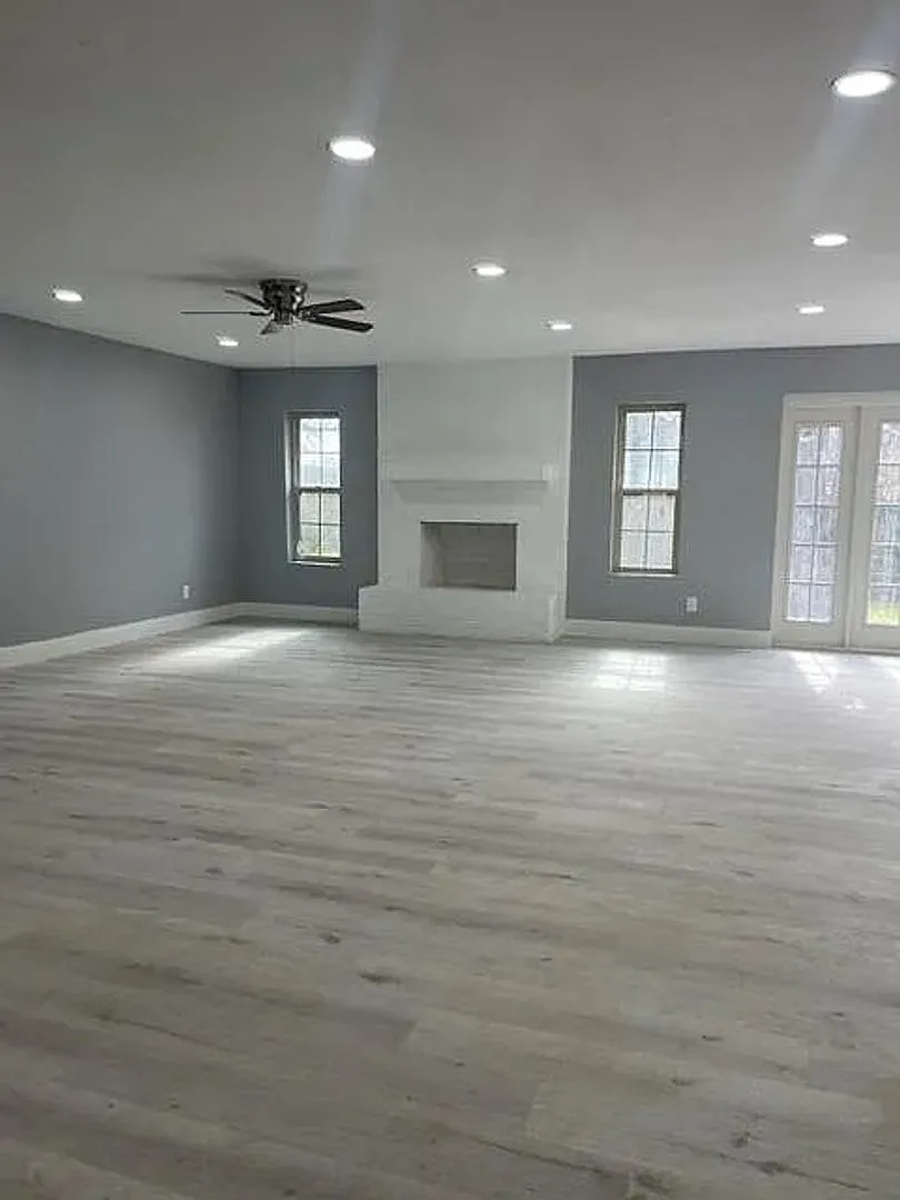 Room in 4 Bedroom Home in Hurst — Photo 3