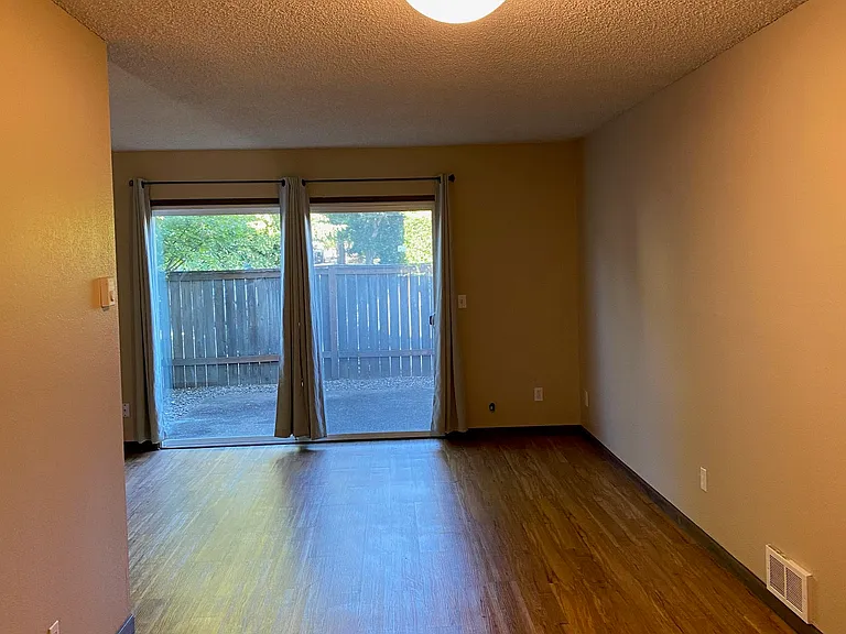 17259 SW Merlo Rd — Photo 4