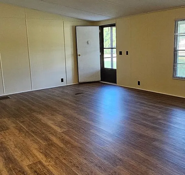 108 Davis Rd E — Photo 26