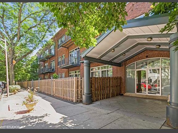2nd image of 2333 W Saint Paul Ave APT 320