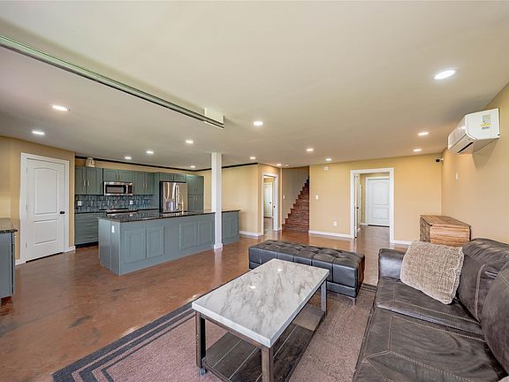 5th image of 726 Lakeshore Dr