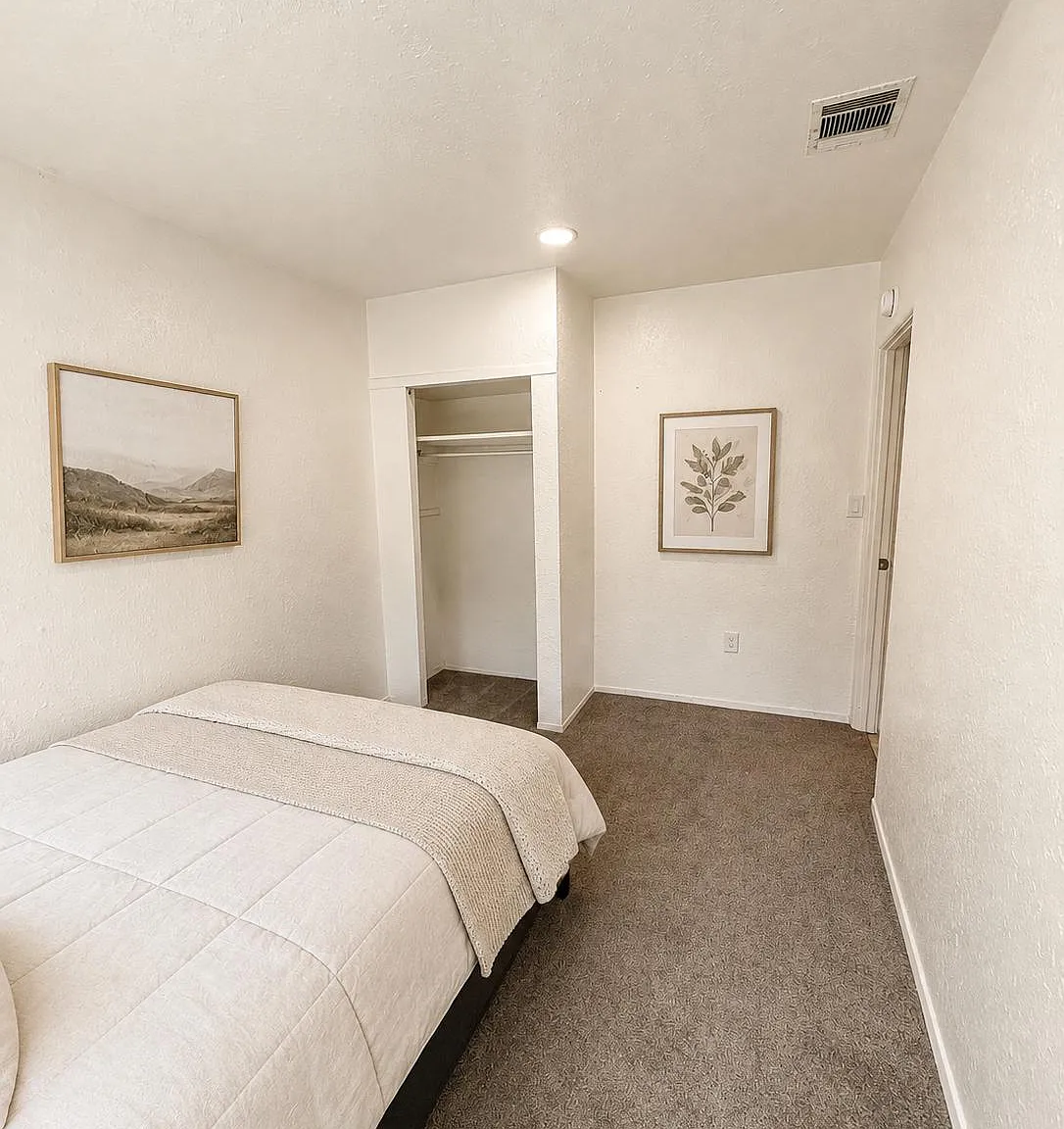4 bed, 2.0 bath, 2000 sqft, $1,070 — Photo 2