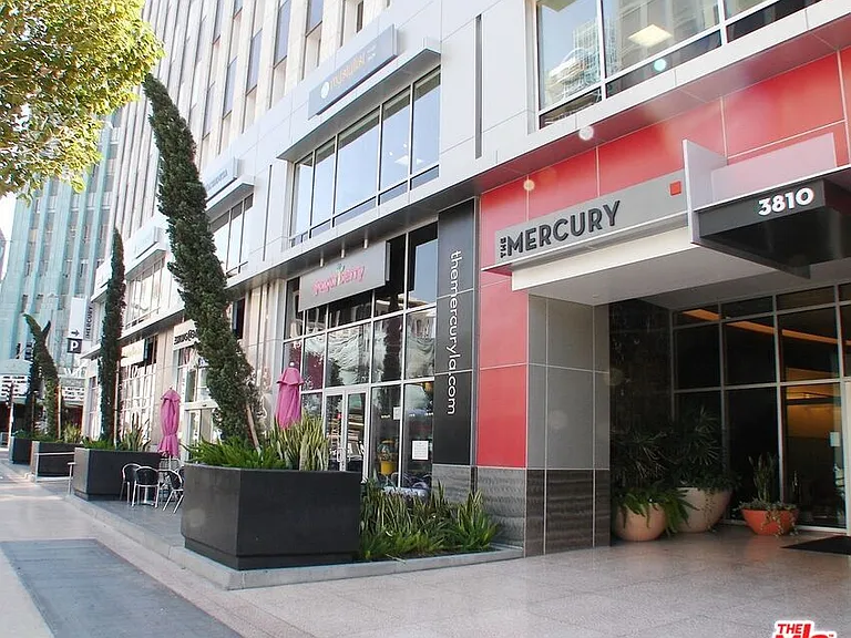 3810 Wilshire Blvd #Penthouse 7 — Photo 1