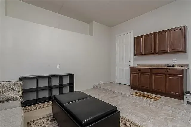 14613 Roselawn Ln — Photo 23