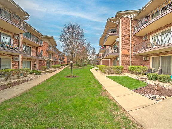 3rd image of 5326 Waterbury Ln APT 1003A