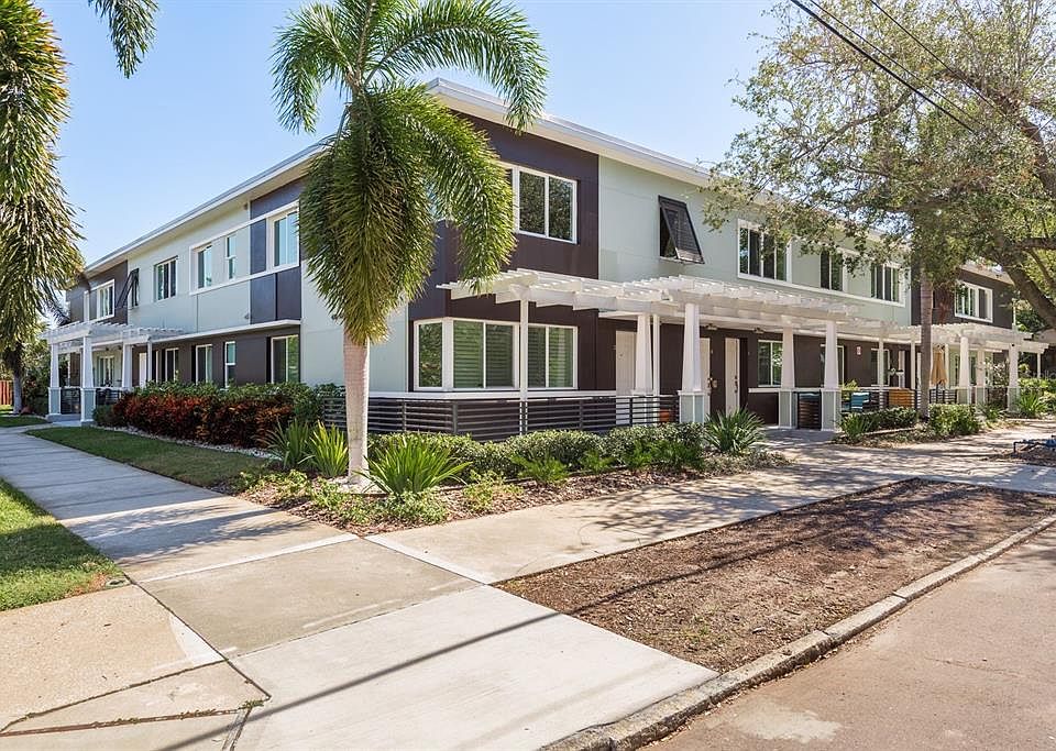 1st image of 410 12TH AVENUE NE #9
