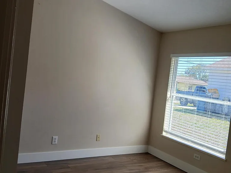 214 Eldron Blvd NE — Photo 9