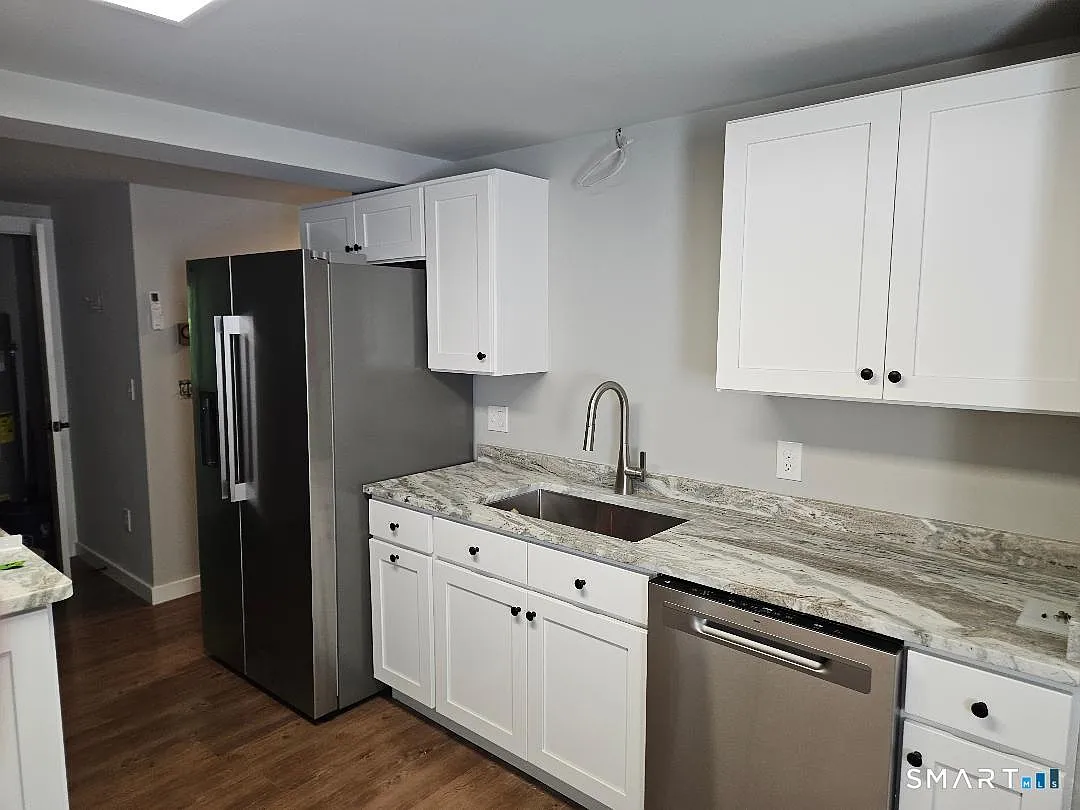 2 bed, 1.0 bath, 900 sqft, $2,100 — Photo 3