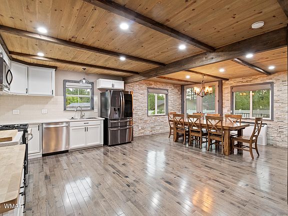 3rd image of 1403 S Julia Ln