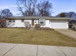 340 W Middle St, South Elgin, IL 60177