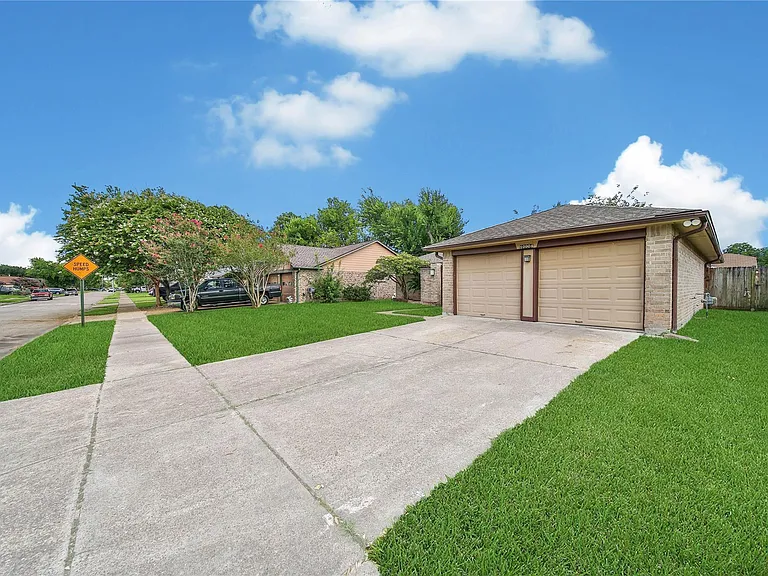 10904 Birch Dr — Photo 32