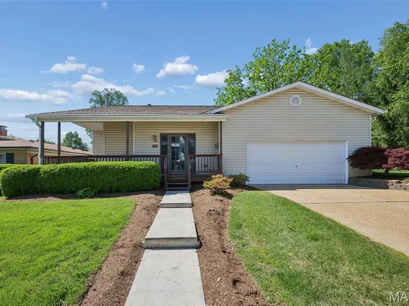 8686 Barby Ln, Saint Louis, MO 63124