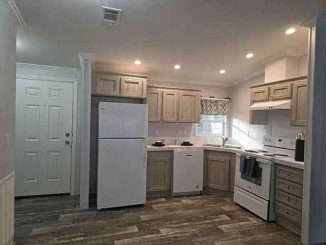 3 bed, 2.0 bath, 960 sqft, $2,045 — Photo 2