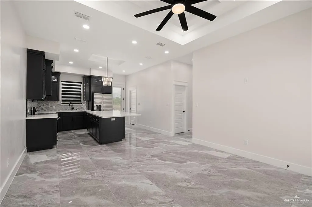 3 bed, 2.0 bath, 1250 sqft, $1,450 — Photo 3
