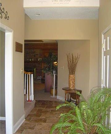 2nd image of 18204 Cliff Dr