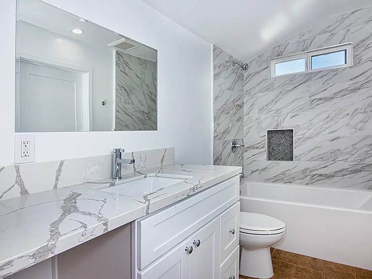 562 W 18th St #B — Photo 8