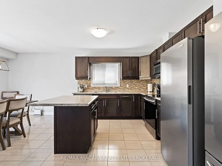 7 Riley Ave — Photo 10