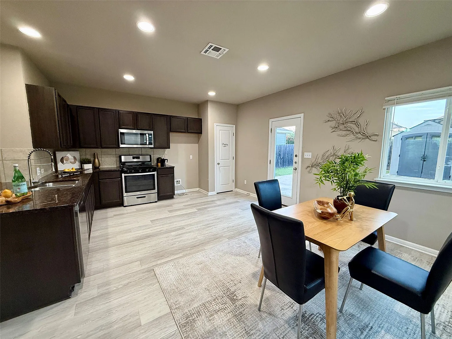 3 bed, 2.5 bath, 1740 sqft, $1,650 — Photo 4