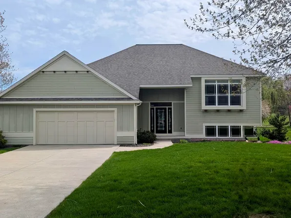 7028 Camelback Dr NE, Rockford, MI 49341