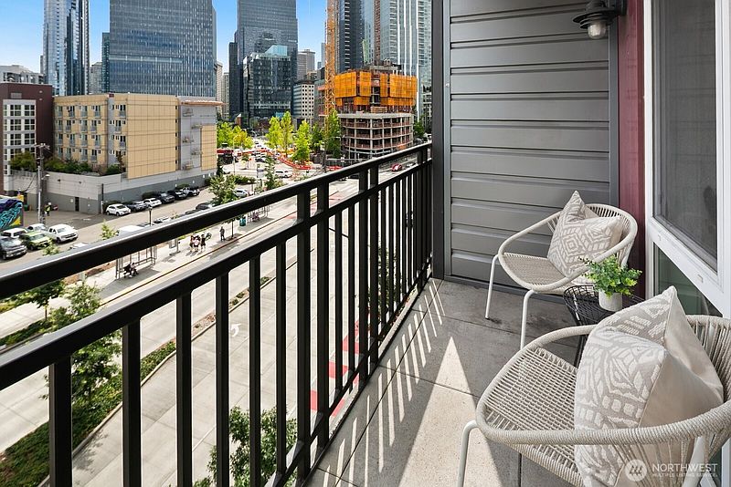 5th image of 699 John Street #617