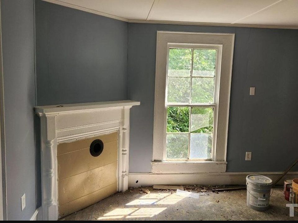 2nd image of 210 Vance St NE