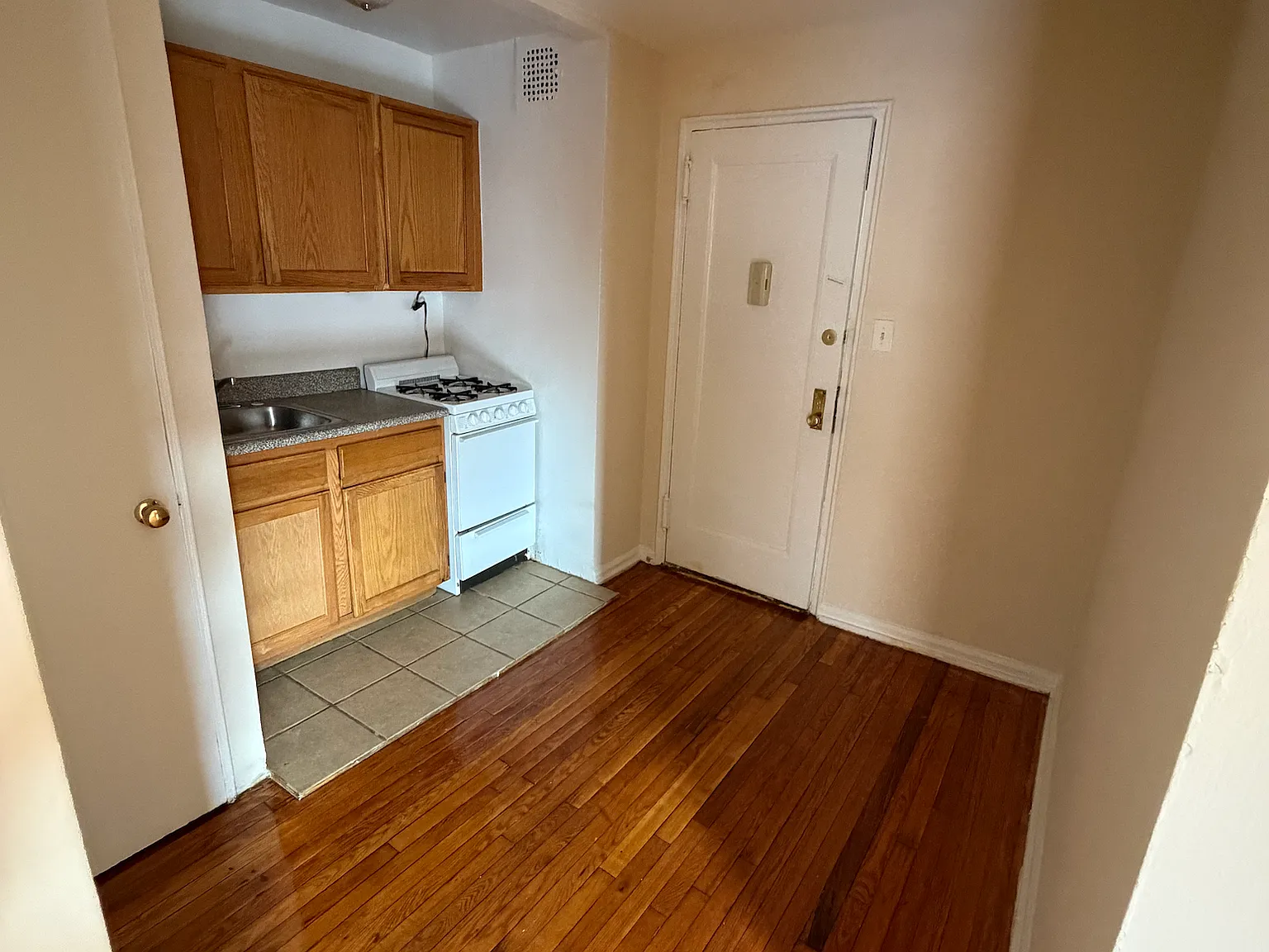84th Dr — Photo 2