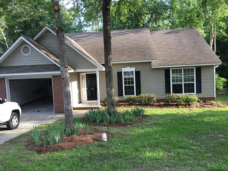 212 Pin Oak Dr — Photo 2