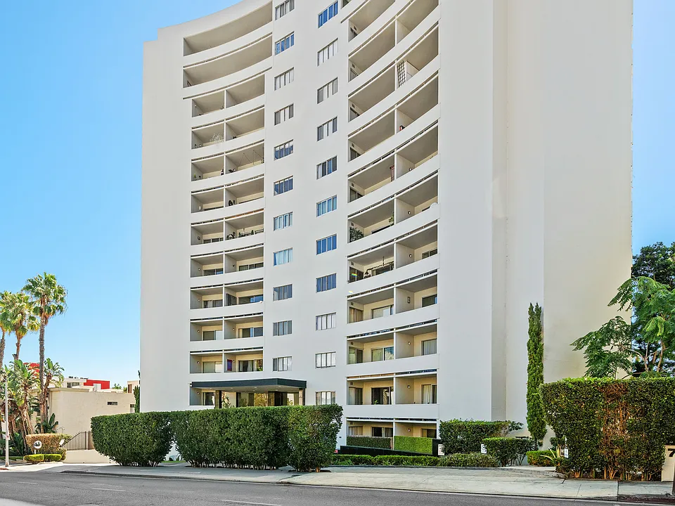 7250 Franklin Ave #214