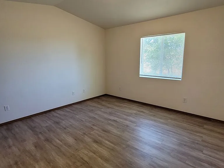 1216 W Franklin St — Photo 19