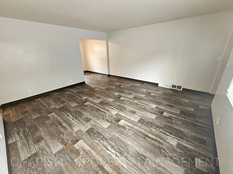 500 W 16th St #6 — Photo 14