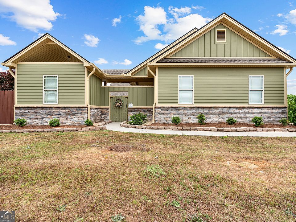 1st image of 104 Field Dr
