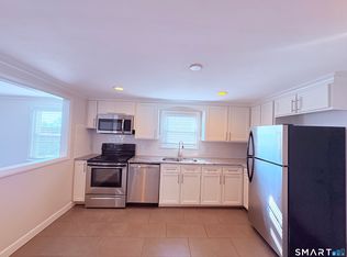 387 Quaker Ln S, West Hartford, CT 06119