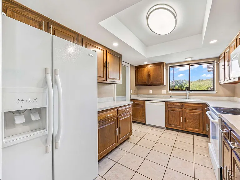 5801 Royal Ridge Dr — Photo 9