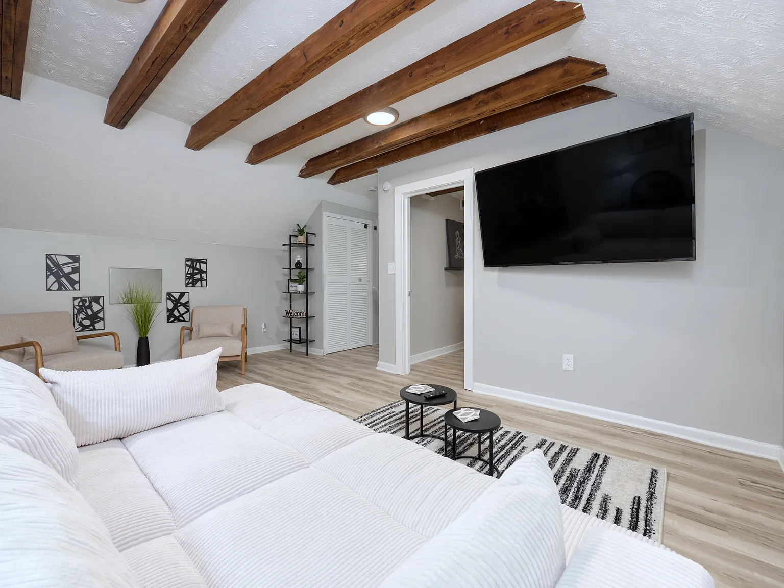 1 bed, $3,000 — Photo 1