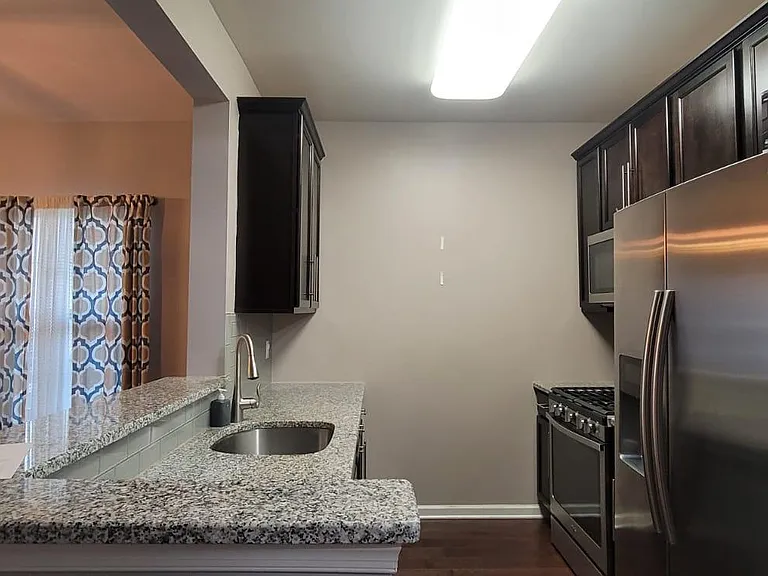 712 Strassle Way — Photo 2