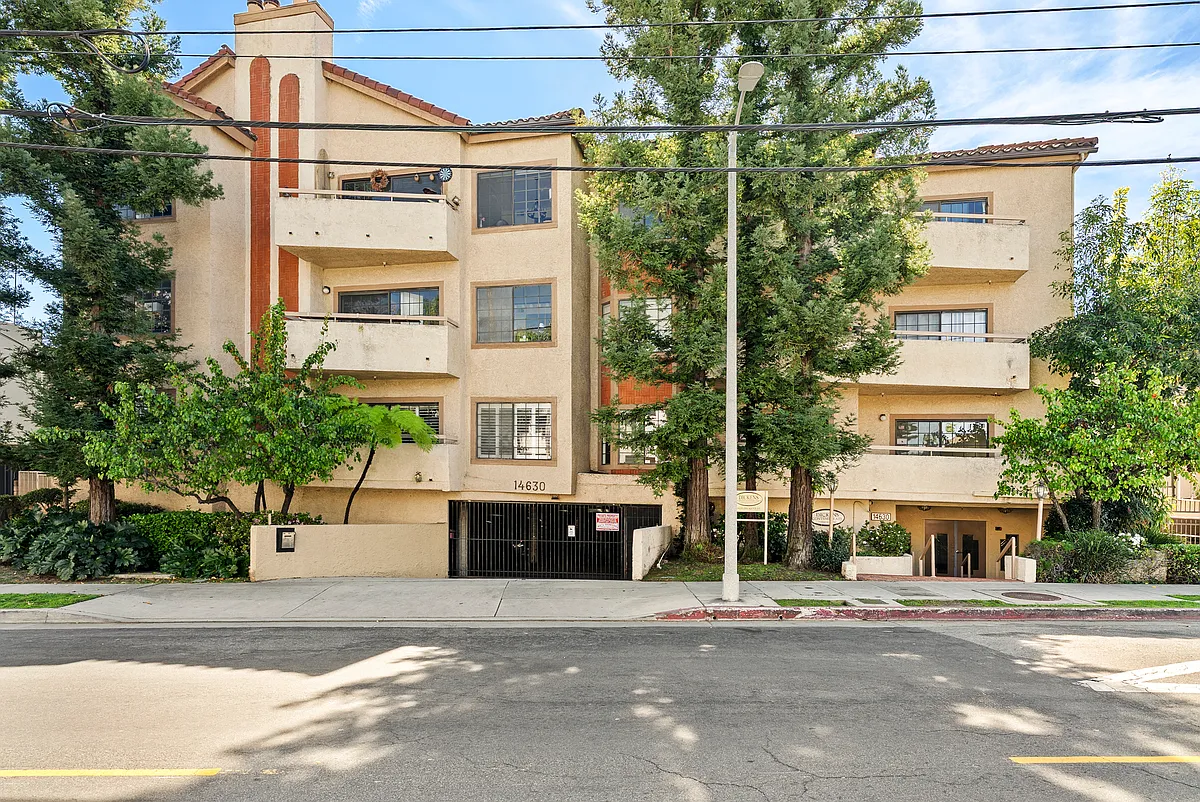 Building Photo - 14630 Dickens St #108