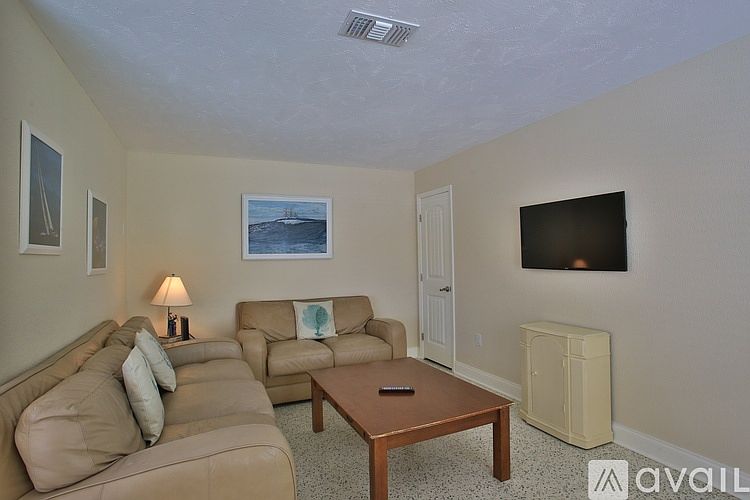 1st image of 420 Columbus Ave #32