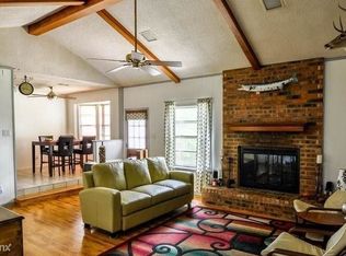 2206 Dewberry Ln, Bryan, TX 77807