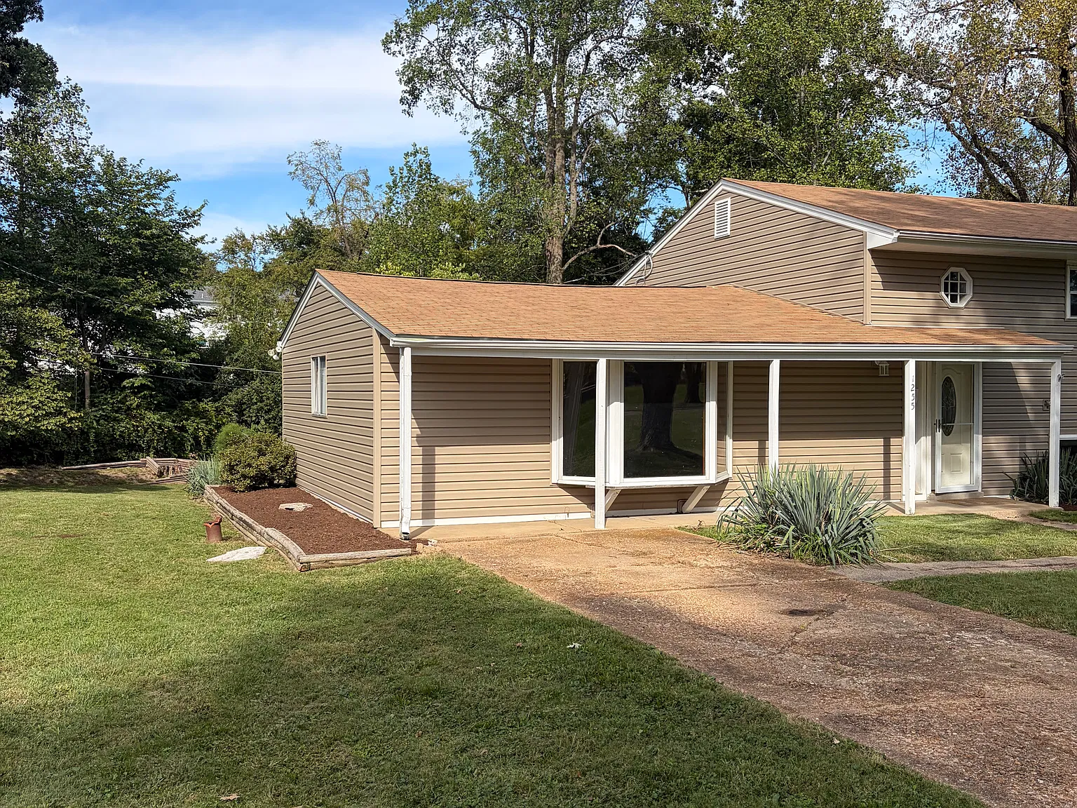 4 bed, 2.5 bath, 1460 sqft, $3,100 — Photo 2