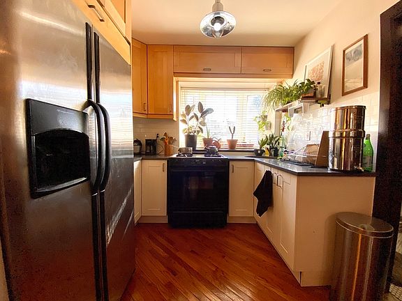 3rd image of 1061 Willoughby Ave #1