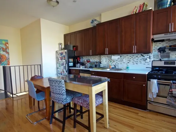 194 Vernon Avenue image 5 of 22