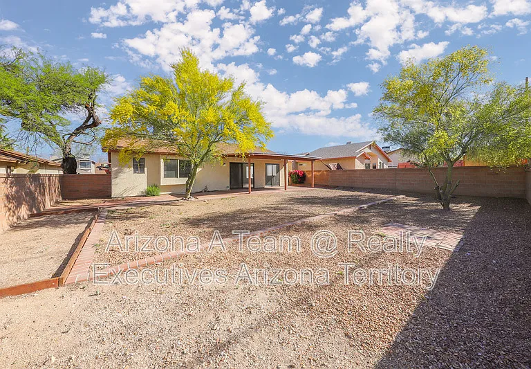 10140 E Karen Pl — Photo 9