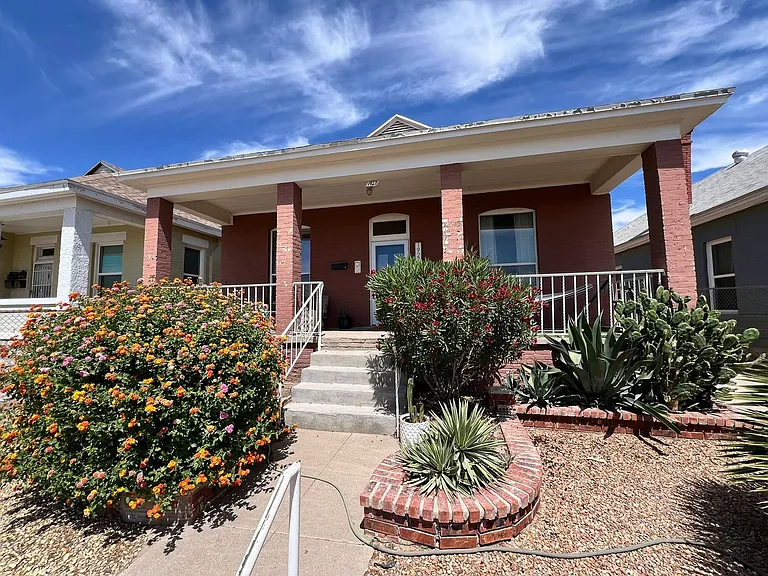 1927 Arizona Ave — Photo 2