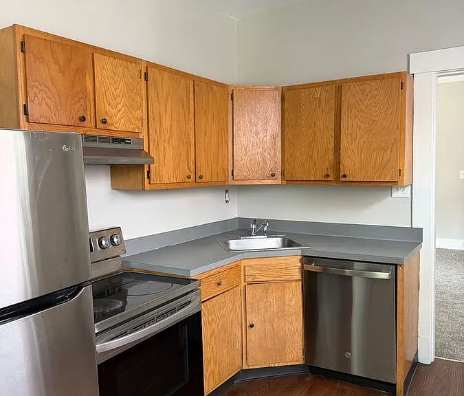 219 W 5th St #2 — Photo 10