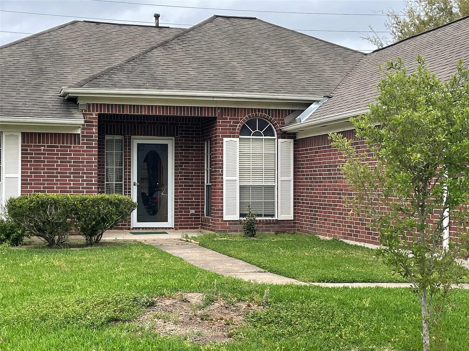 4 bed, 2.0 bath, 2060 sqft, $2,500 — Photo 2
