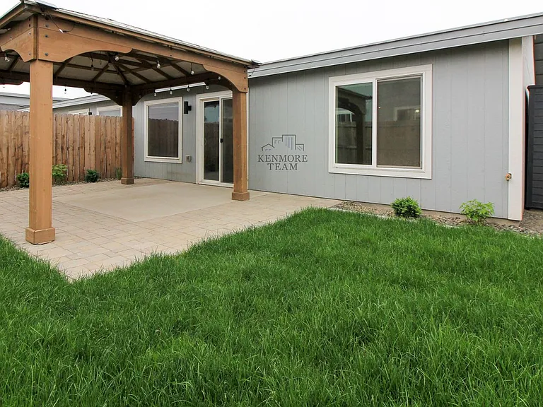 301 S Cedar Ave — Photo 11
